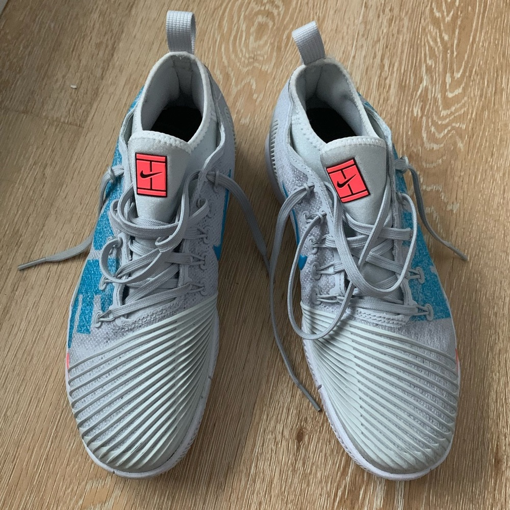 Nike women’s tennis shoes